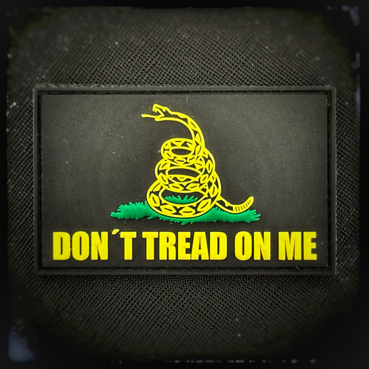 3D PVC Patch with veclro: Don't thread on me, est. 1775.  The Gadsden flag was created during the american civil war in 1775. The flag universally stands for the vigilance and willingness to act against an unjust or tyranichal rule. It also symbolizes the right and liberty to own firearms.  High quality and durable PVC patch for collectors, airsofters and members of the military. Also serves as a morale patch. patchworld.net Patchworld
