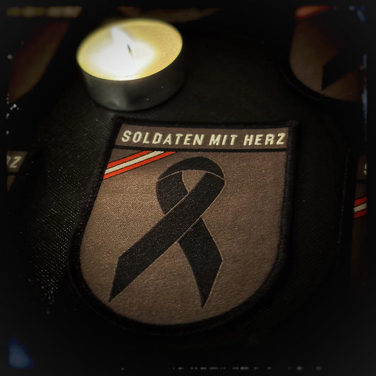 Ich hatt' eine Kameraden - Soldaten mit Herz  Comradeship goes beyond death! - We are supporting the family of our deceased comrade with the goal to renovate his families leaking roof. Help out ❤️, lend a hand 💪, buy a patch and make a donation💰 - we're counting on you! 👍  By purchasing this patch you will directly support the cause. All donations will go directly to the charity organisation Soldaten mit Herz.