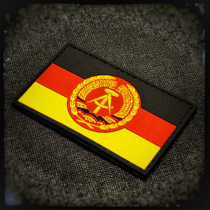 Historisches 3D PVC Patch der Nationalen Volksarmee (NVA), die 1956 während des Kalten Krieges als Teil des Warschauer Paktes gegründet wurde. Hochwertige und langlebige PVC-, gewebte und gestickte Patches für Sammler, Airsofter und Militärangehörige. Dient auch als Moralpatch. Patchworld. patchworld.net