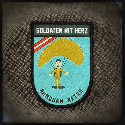 Woven patch with velcro: "Soldaten mit Herz" – Children's Creation #2 These amazing high-quality patches were designed by children during a painting competition and are now available for sale! By purchasing this patch you will directly help out children and teenagers in need. All donations will go directly to the charity organisation Soldaten mit Herz, who will then make children wishes come true. Patchworld patchworld.net