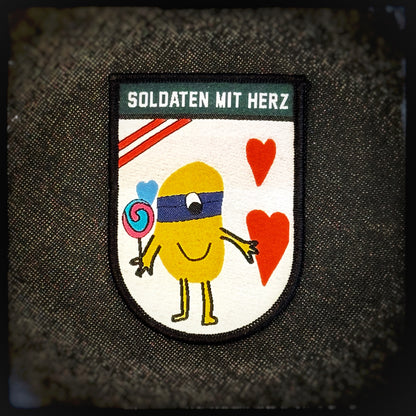 Woven patch with velcro: "Soldaten mit Herz" – Children's Creation #2 These amazing high-quality patches were designed by children during a painting competition and are now available for sale! By purchasing this patch you will directly help out children and teenagers in need. All donations will go directly to the charity organisation Soldaten mit Herz, who will then make children wishes come true. Patchworld patchworld.net