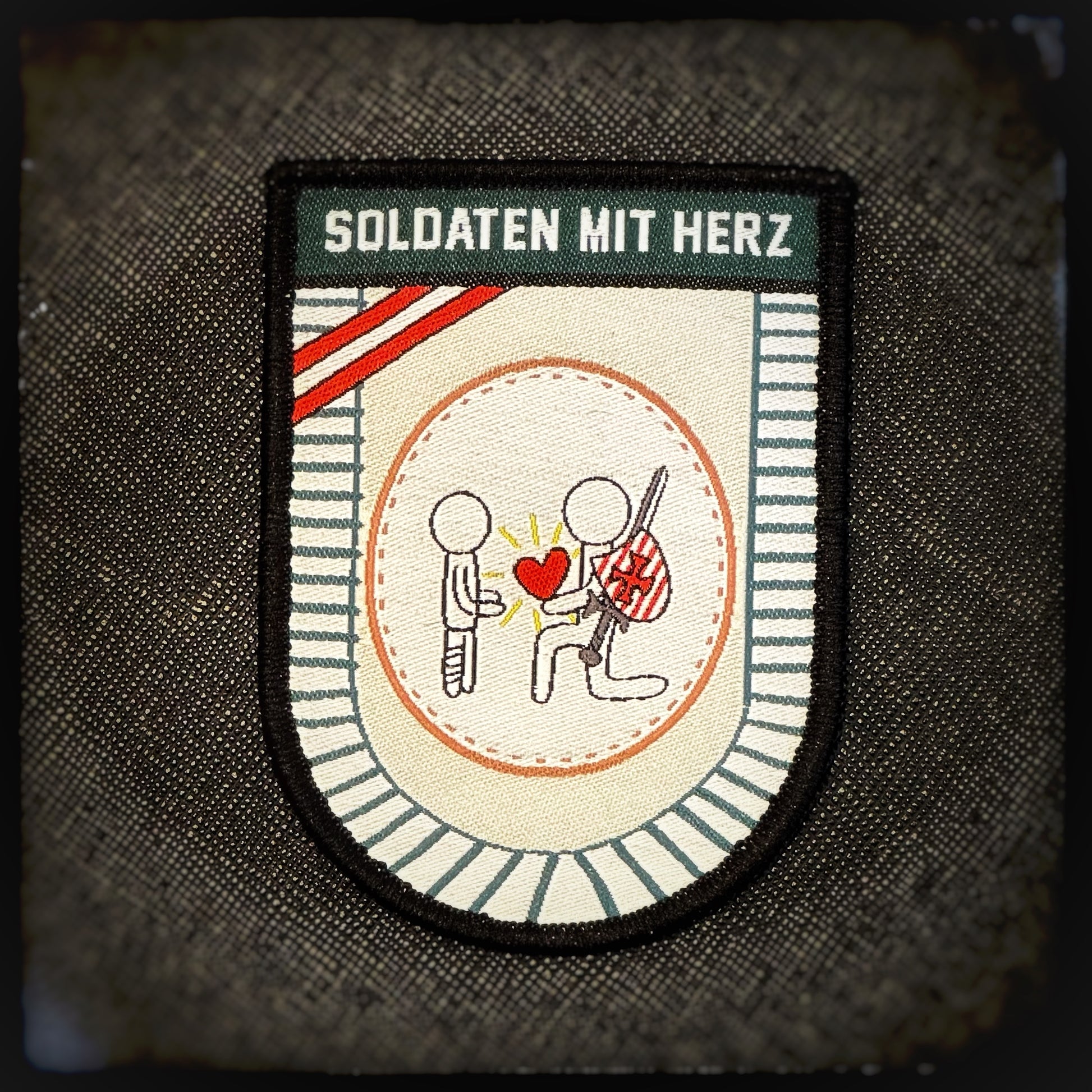 Woven patch with velcro: "Soldaten mit Herz" – Children's Creation #2 These amazing high-quality patches were designed by children during a painting competition and are now available for sale! By purchasing this patch you will directly help out children and teenagers in need. All donations will go directly to the charity organisation Soldaten mit Herz, who will then make children wishes come true. Patchworld patchworld.net